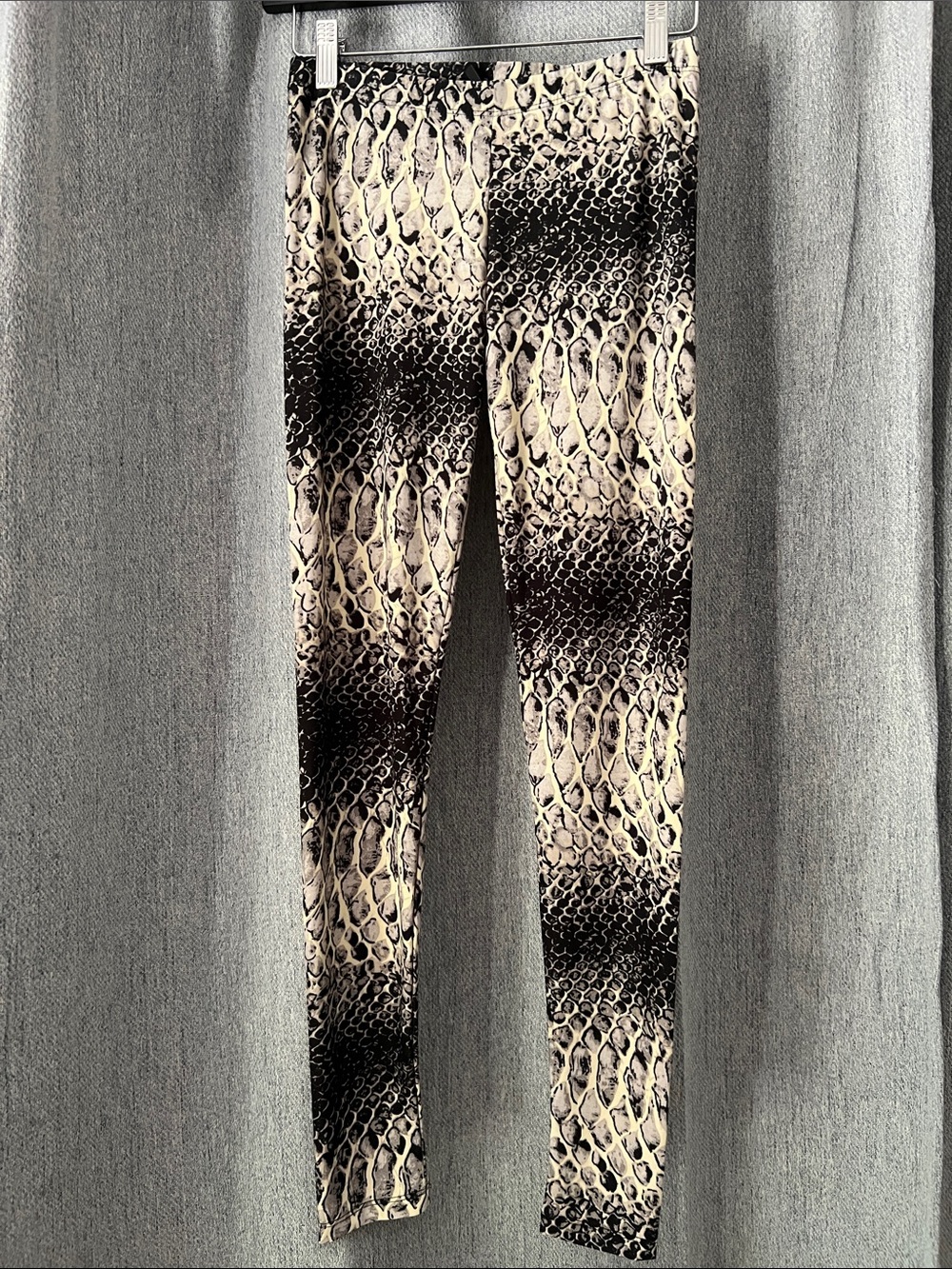 Lapis Black and White Snake Print Leggings